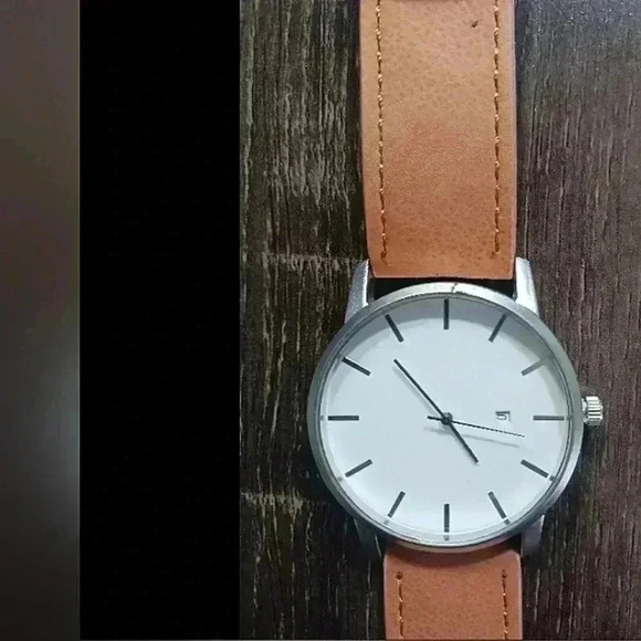 Minimalist neutral watch - Picture 2 of 5